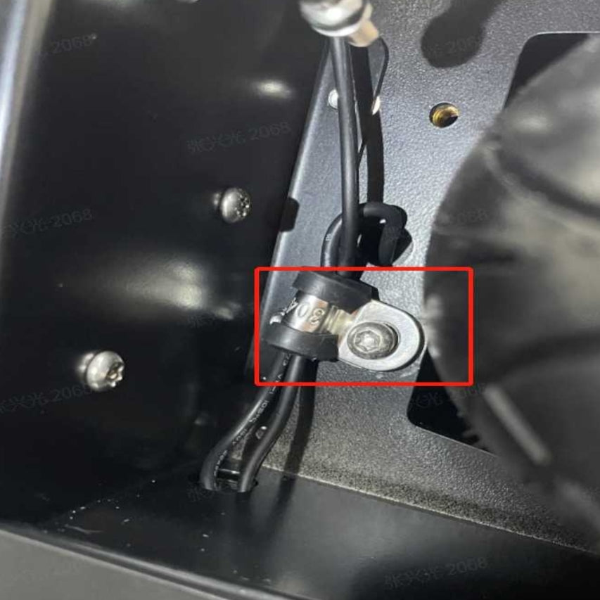 ES410 tail light cable fixing sleeve